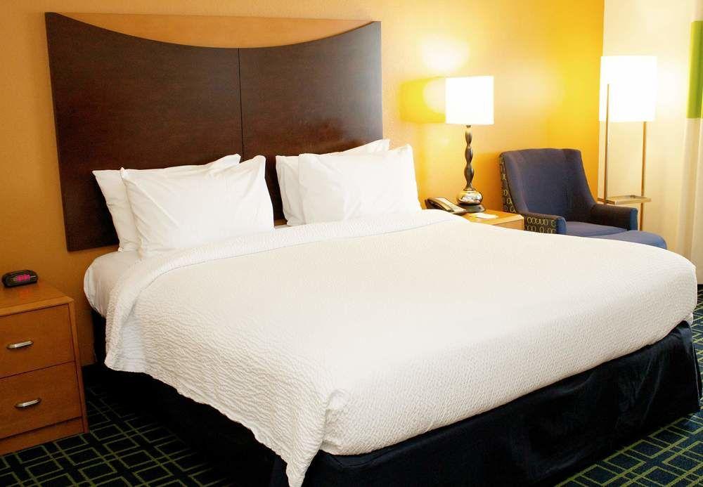 Fairfield Inn And Suites St Petersburg Clearwater Пинелас Парк Екстериор снимка