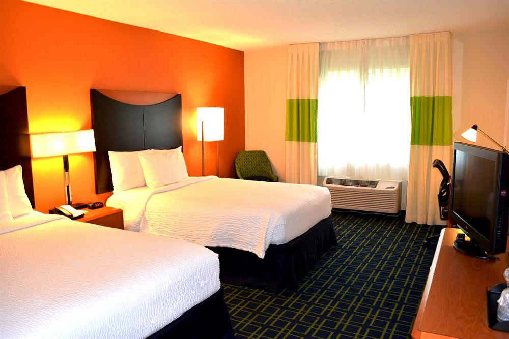 Fairfield Inn And Suites St Petersburg Clearwater Пинелас Парк Екстериор снимка