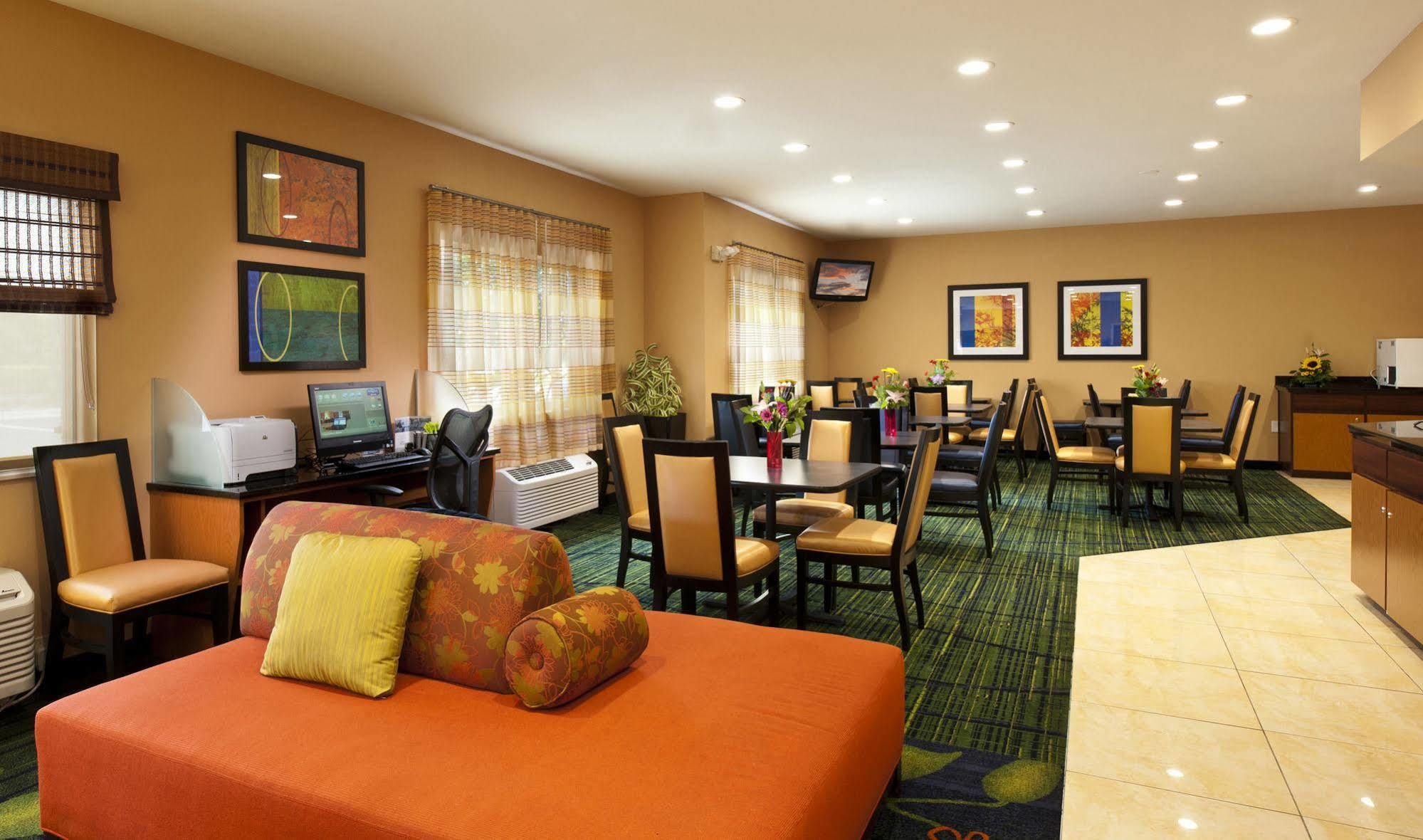 Fairfield Inn And Suites St Petersburg Clearwater Пинелас Парк Екстериор снимка