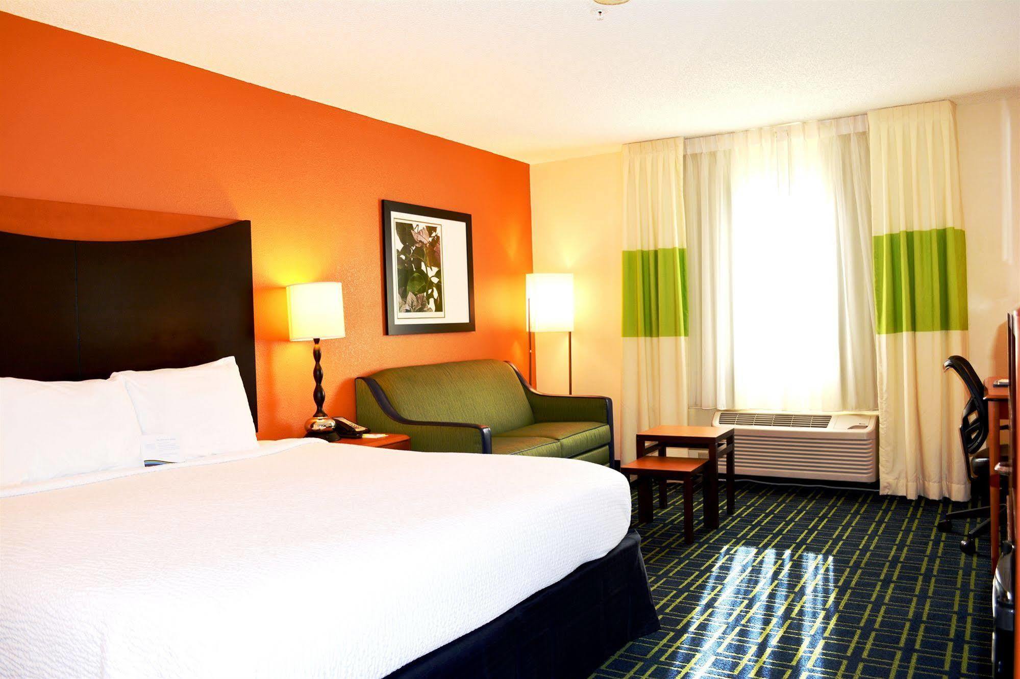 Fairfield Inn And Suites St Petersburg Clearwater Пинелас Парк Екстериор снимка